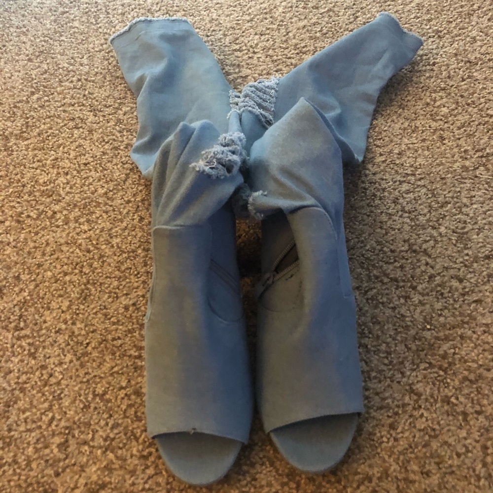 Distressed boots - Picture 2 of 3
